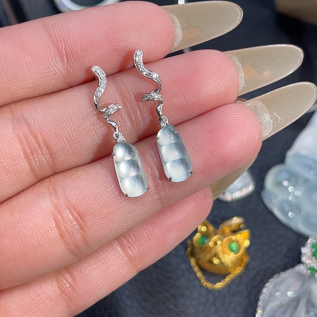 翡翠18K金镶嵌耳饰豆子