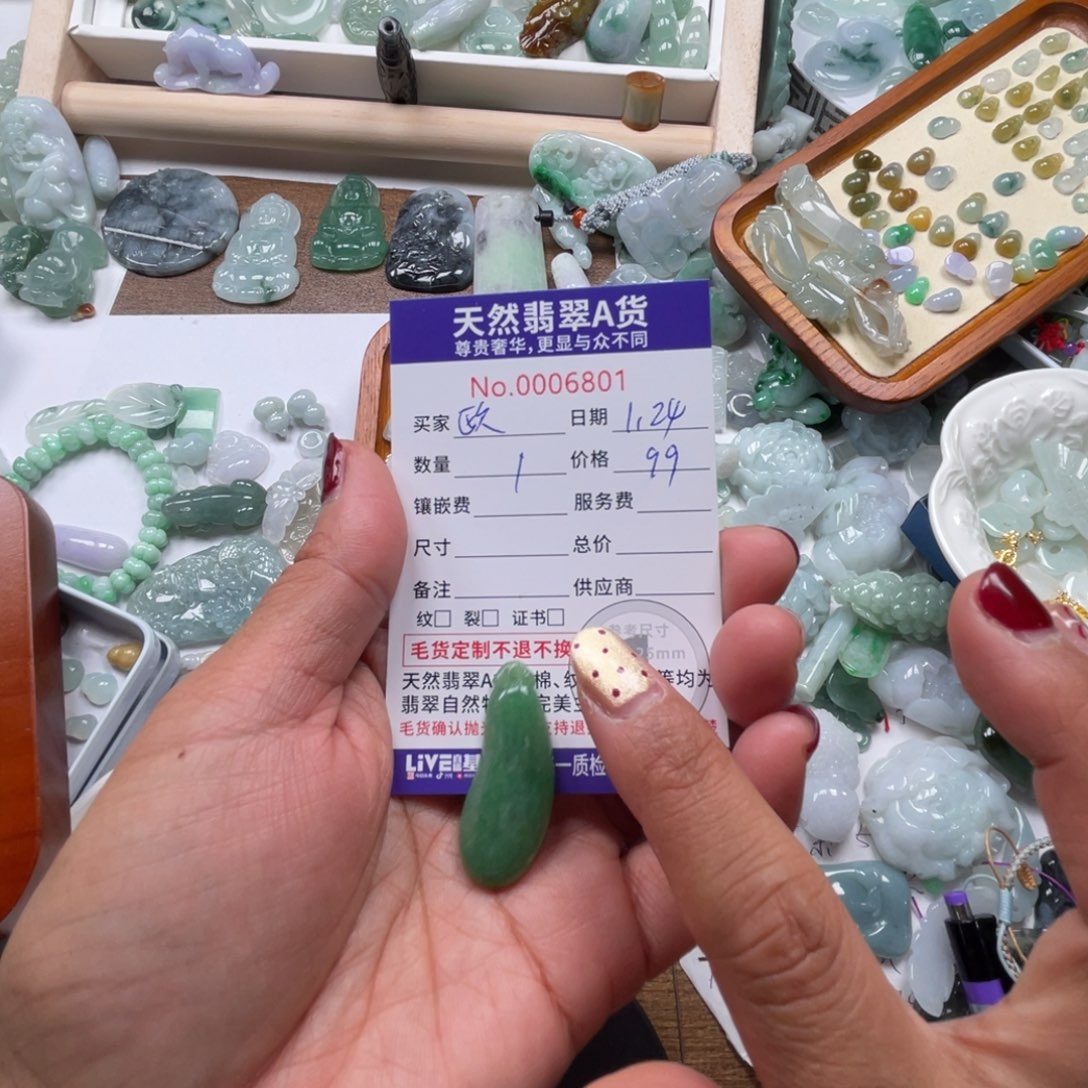 翡翠颈饰未镶嵌欧**帘