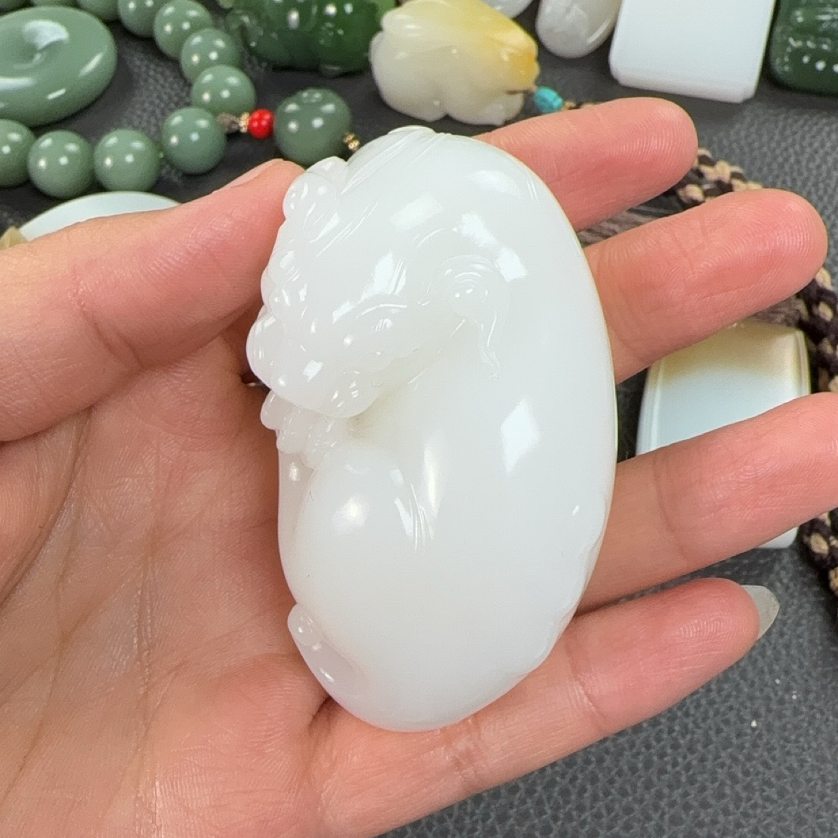 002新疆和田玉且末老坑白玉山料霸王貔貅把件