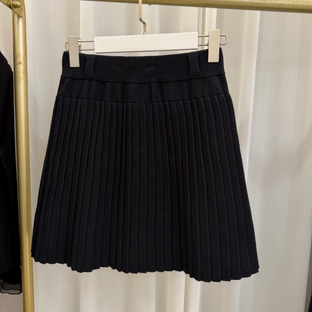 “百褶黑裙”2025新款秋款 千金玛德琳百搭短裙