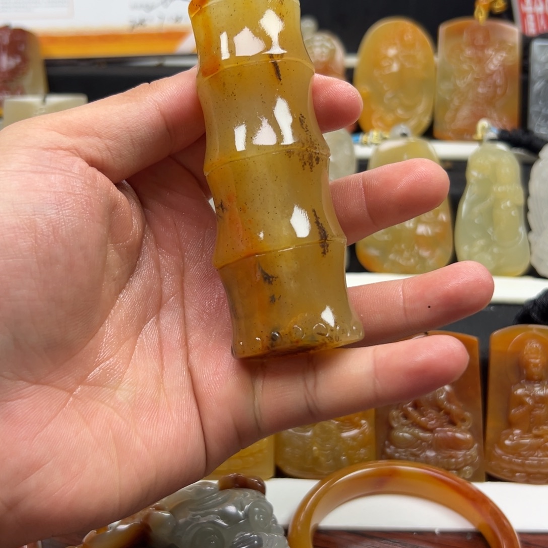 未镶嵌石英质玉（黄龙玉）多样性发货，发其一