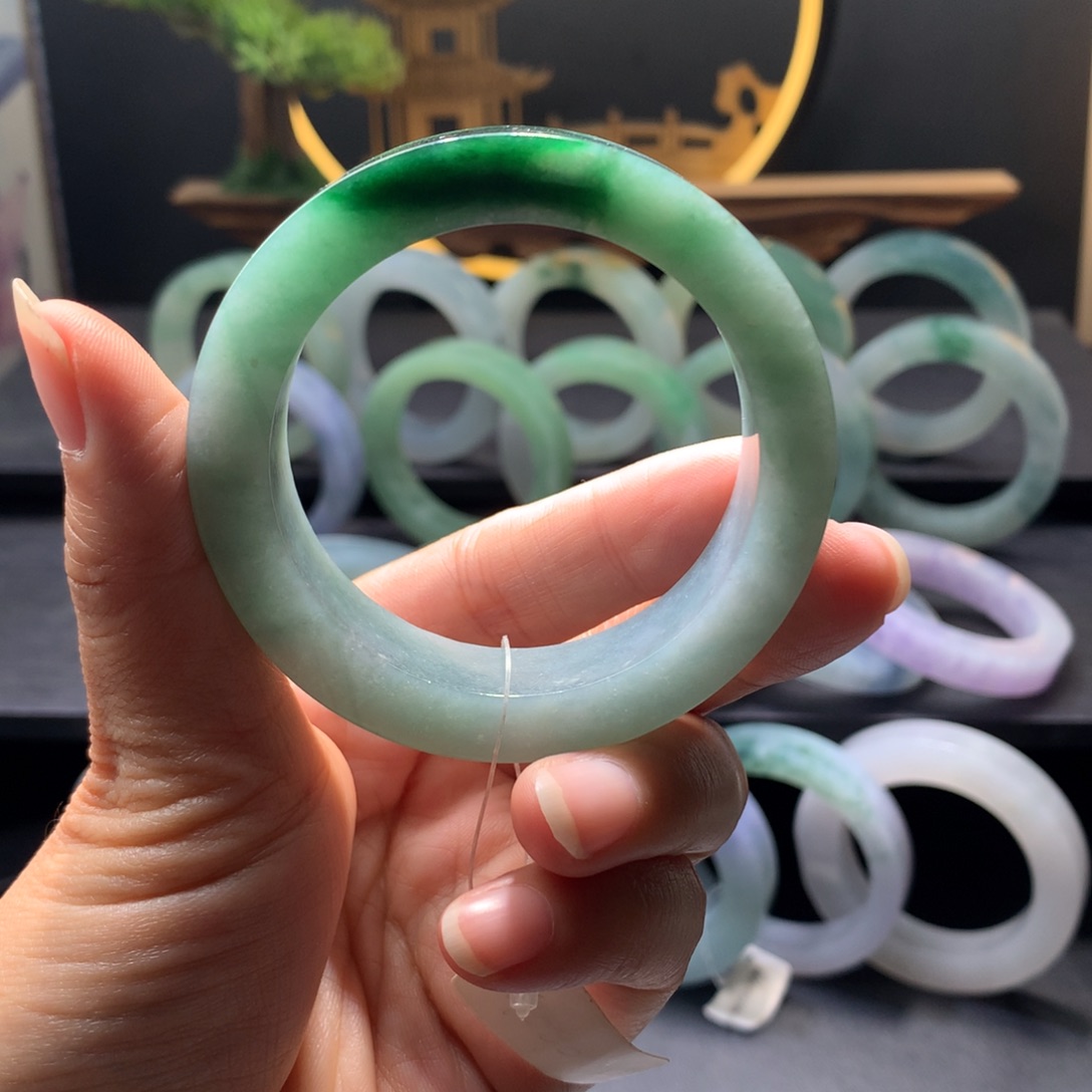 定制翡翠未镶嵌翡翠手镯