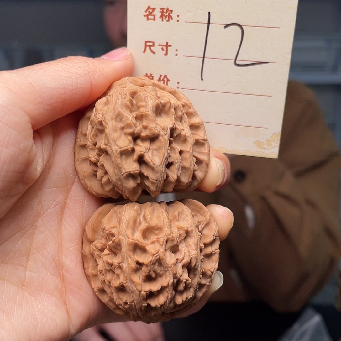 文玩核桃把件三角白42尺12