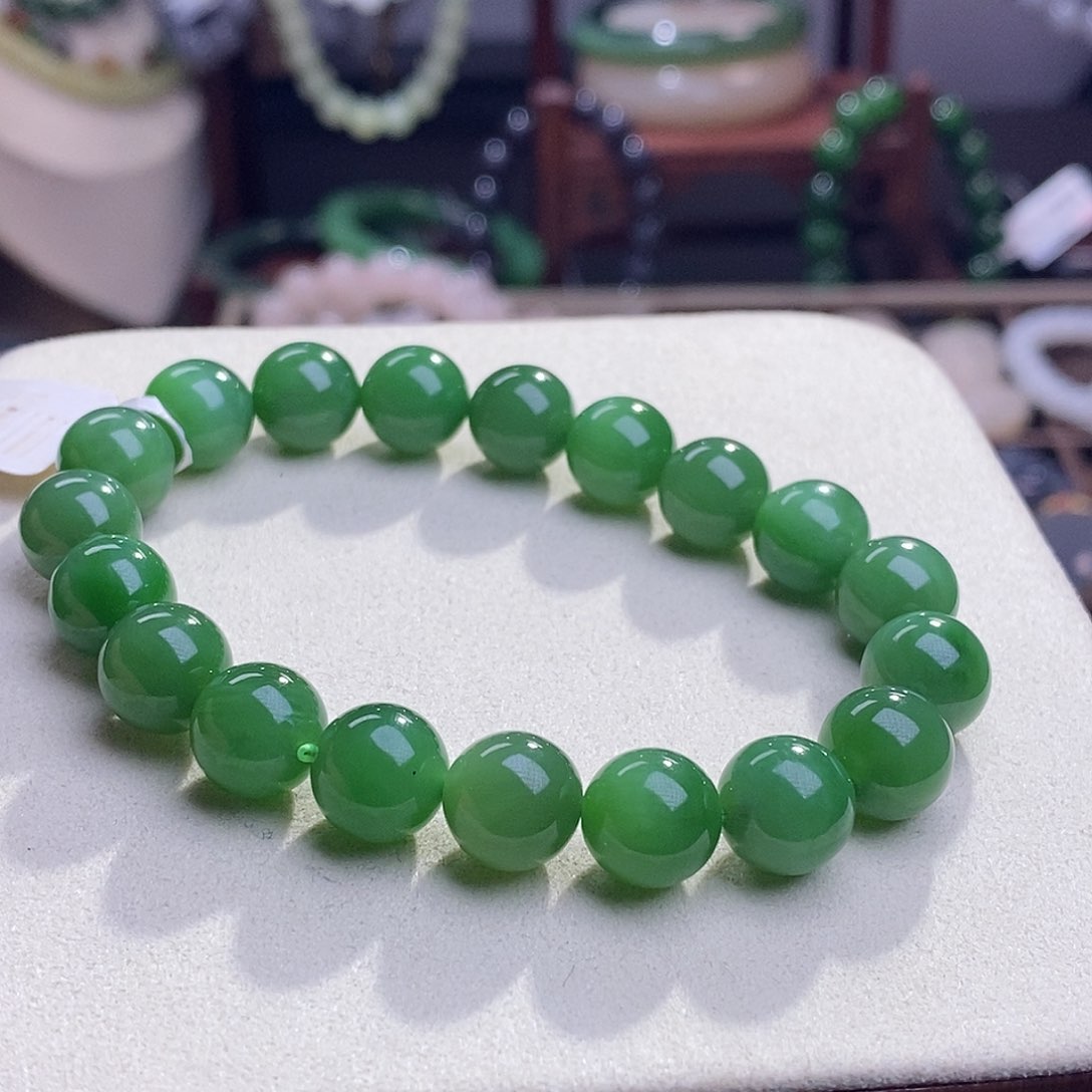 和田玉收藏级碧玉老矿料高冰俄料七号矿阳绿手串未镶嵌