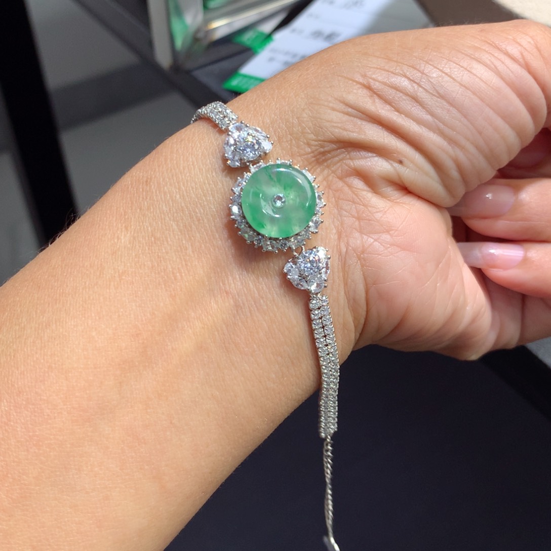 颈饰银S925镶嵌石英质玉（非洲翠）