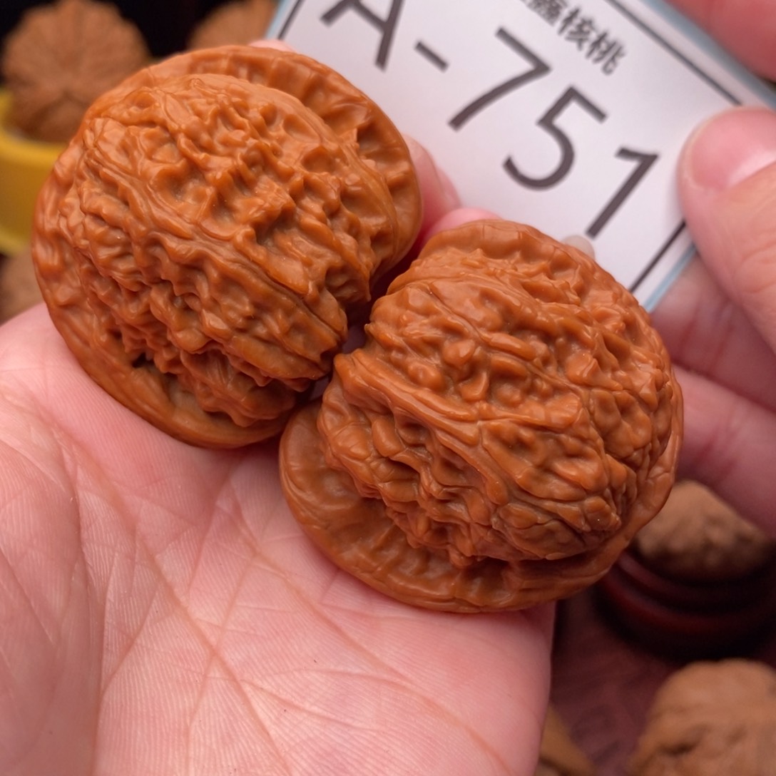 文玩核桃把件闷白40