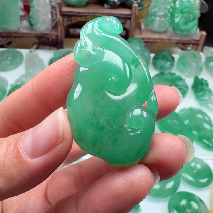 颈饰未镶嵌石英质玉