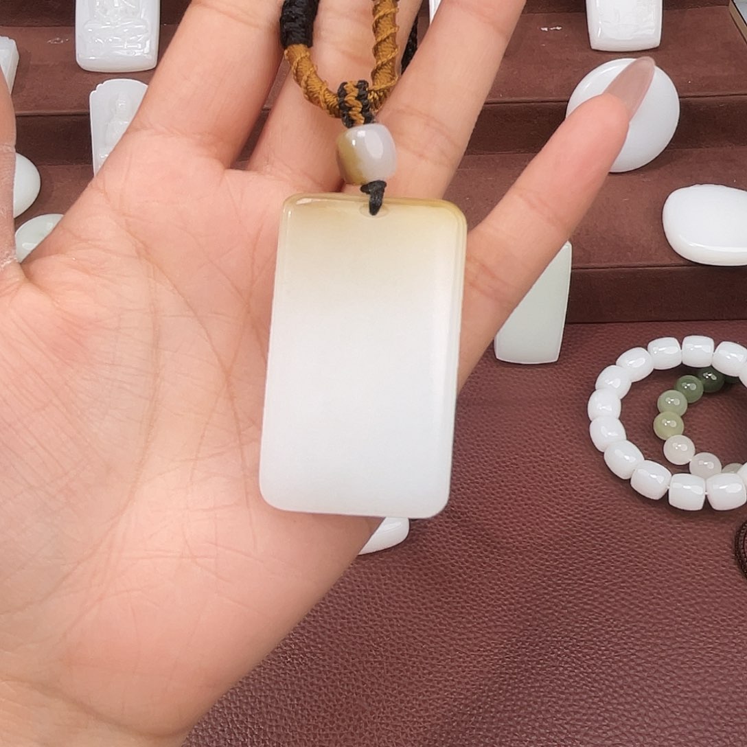 和田玉颈饰未镶嵌阿***呀