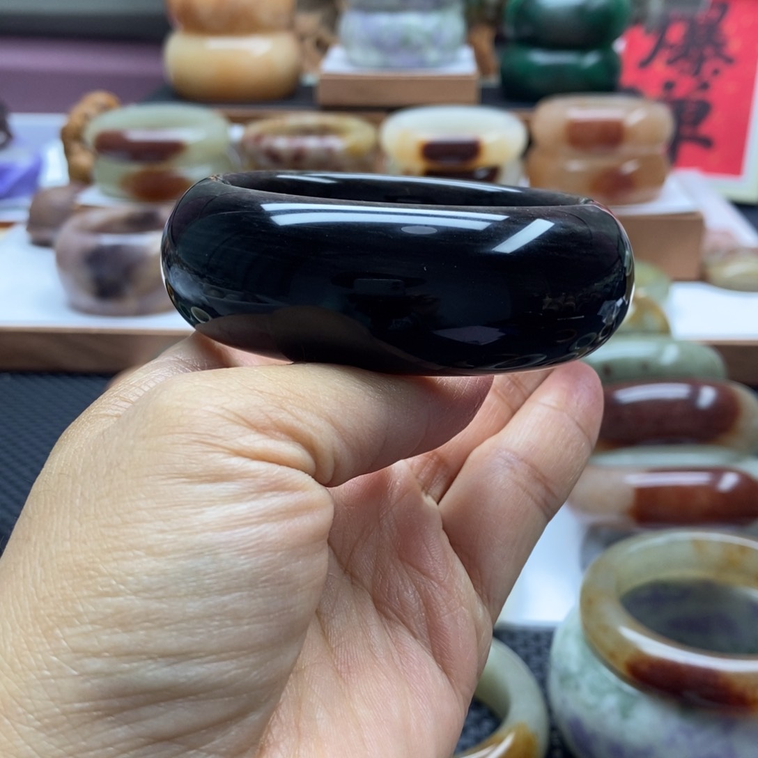 叫***姐石英岩玉手镯未镶嵌