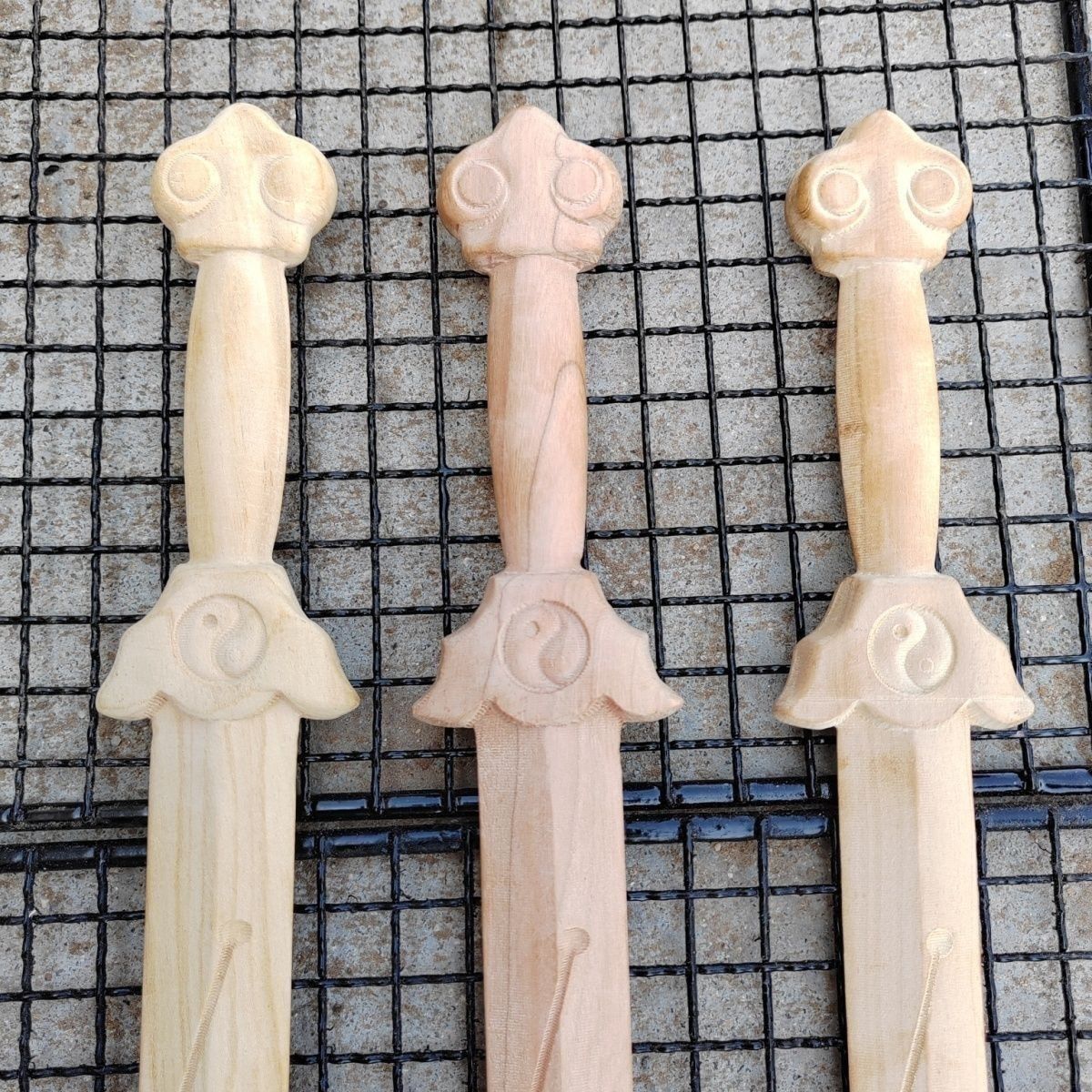 纯桃木整木一体雕刻福寿七星八卦剑道家工艺原木色居家装饰挂剑