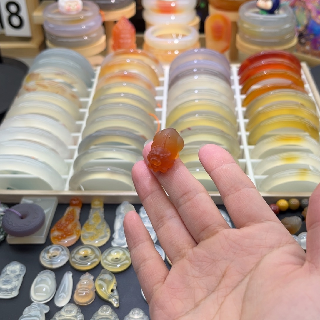 爱***宝玛瑙/玉髓未镶嵌颈饰