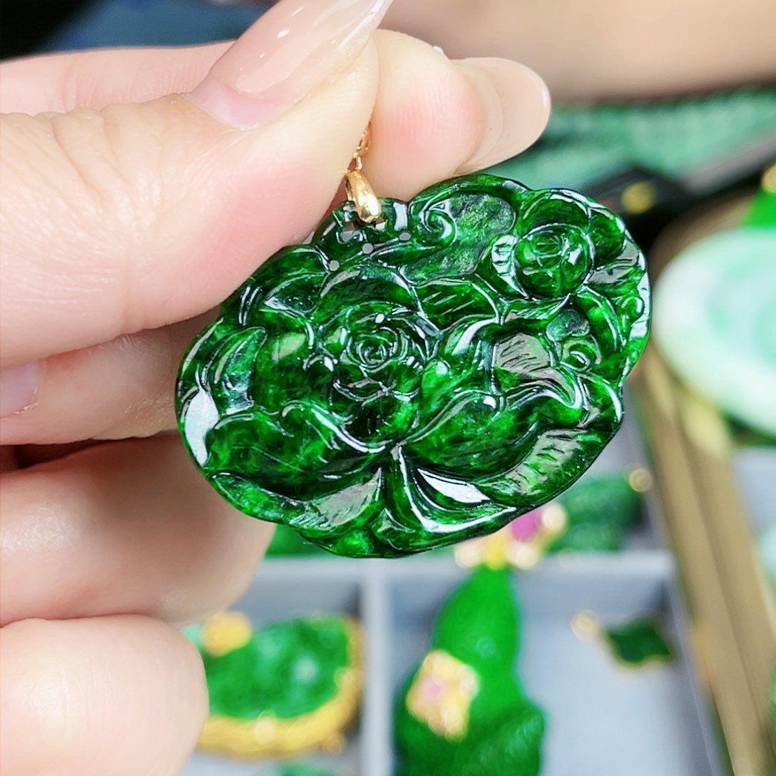 翡翠颈饰18K金镶嵌吊坠