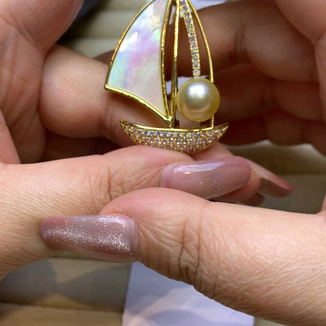 未镶嵌胸饰海水珍珠