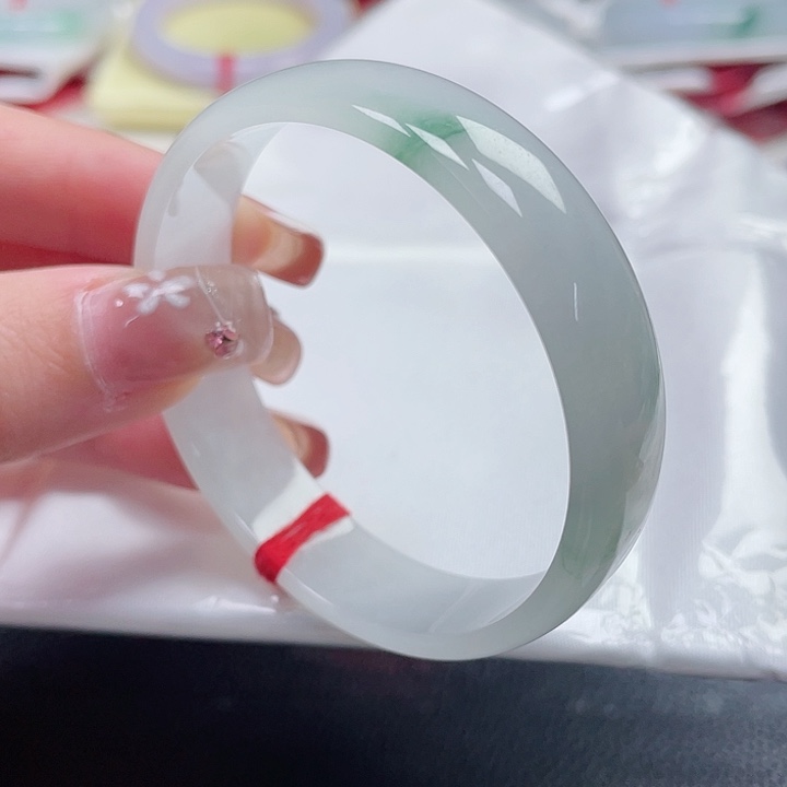 翡翠手镯未镶嵌缅甸