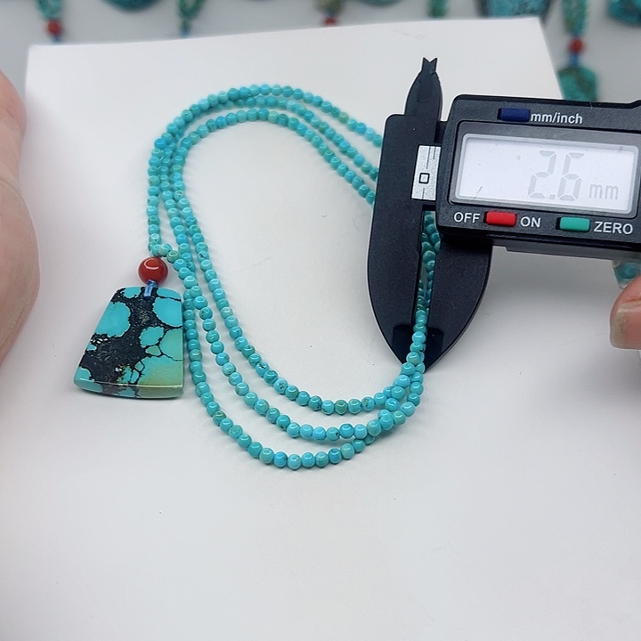 绿松石颈饰未镶嵌
