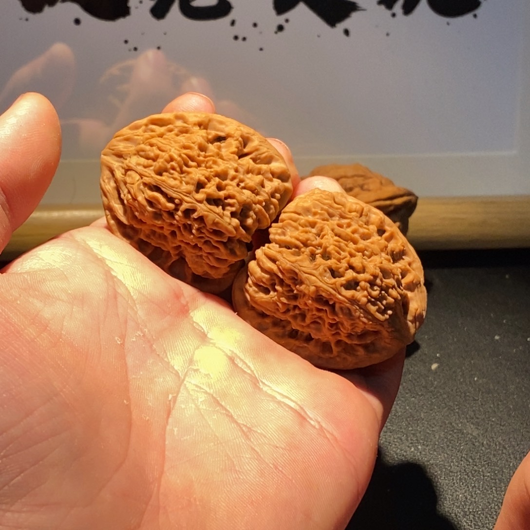 贝***芬手串/手链核桃南疆石拉丝三角
