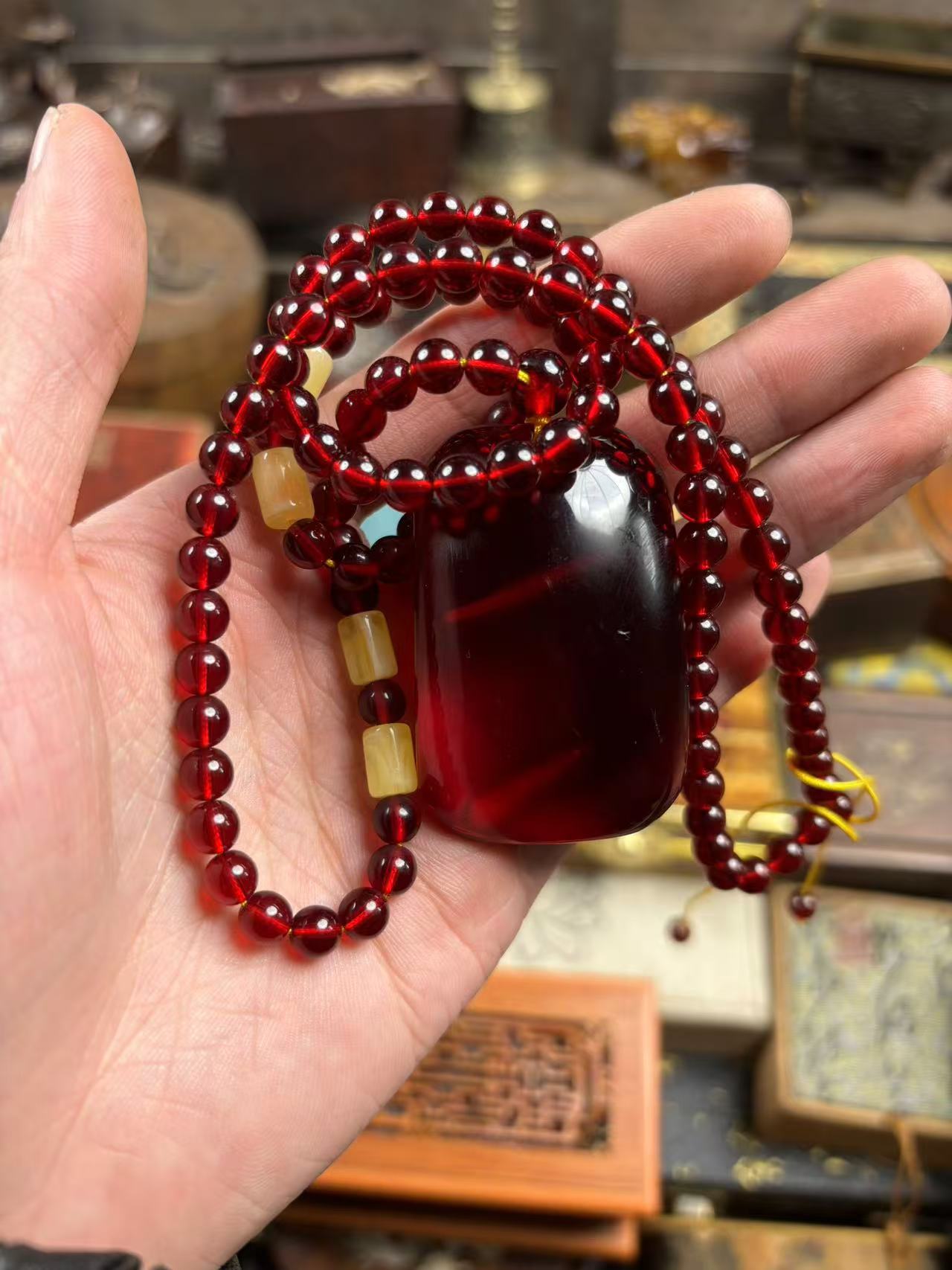 琥珀血魄无事吊坠一个{小奇甄选}