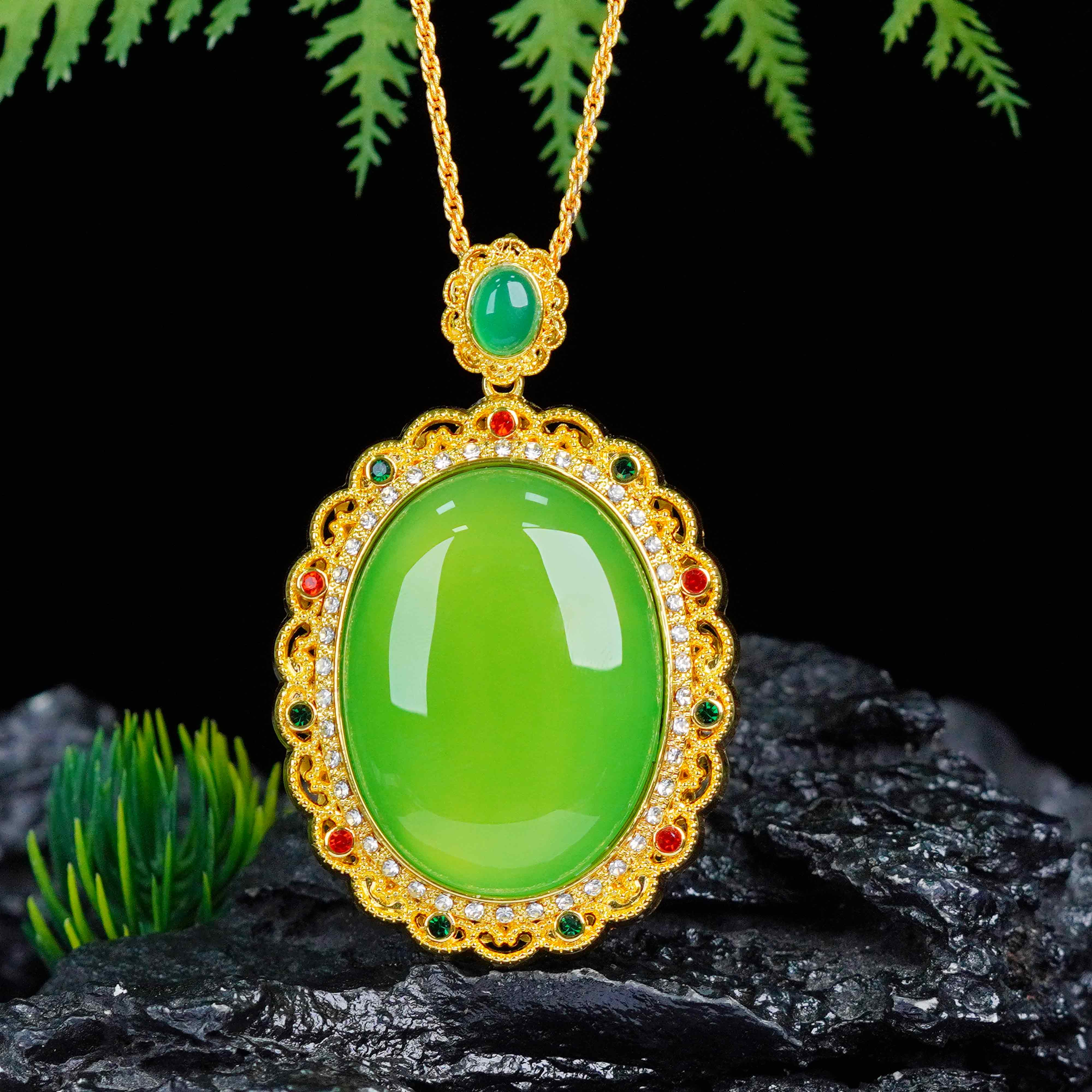 珠光宝气-光彩照人-高雅华贵-精美绝伦-设计款绿蛋面吊坠