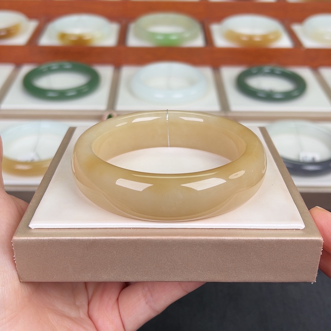 和田玉未镶嵌手镯糖镯