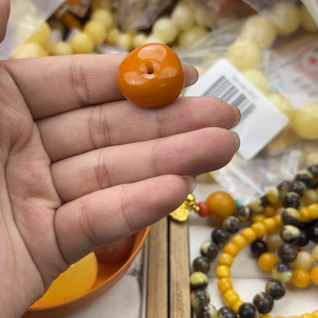 琥珀珠宝奇石未镶嵌