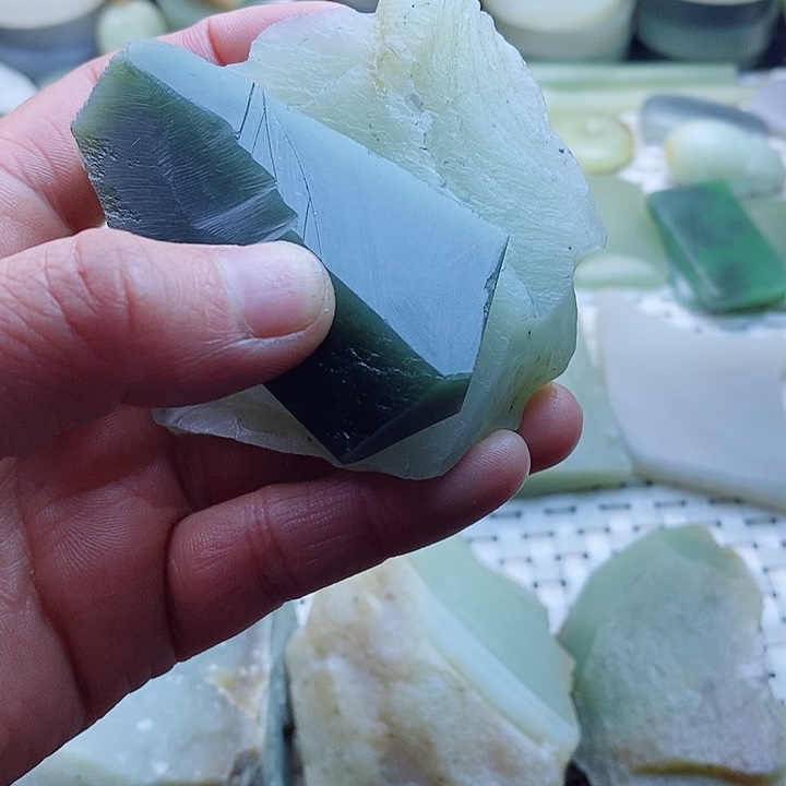和田玉和田玉新疆料未镶嵌朱**饰