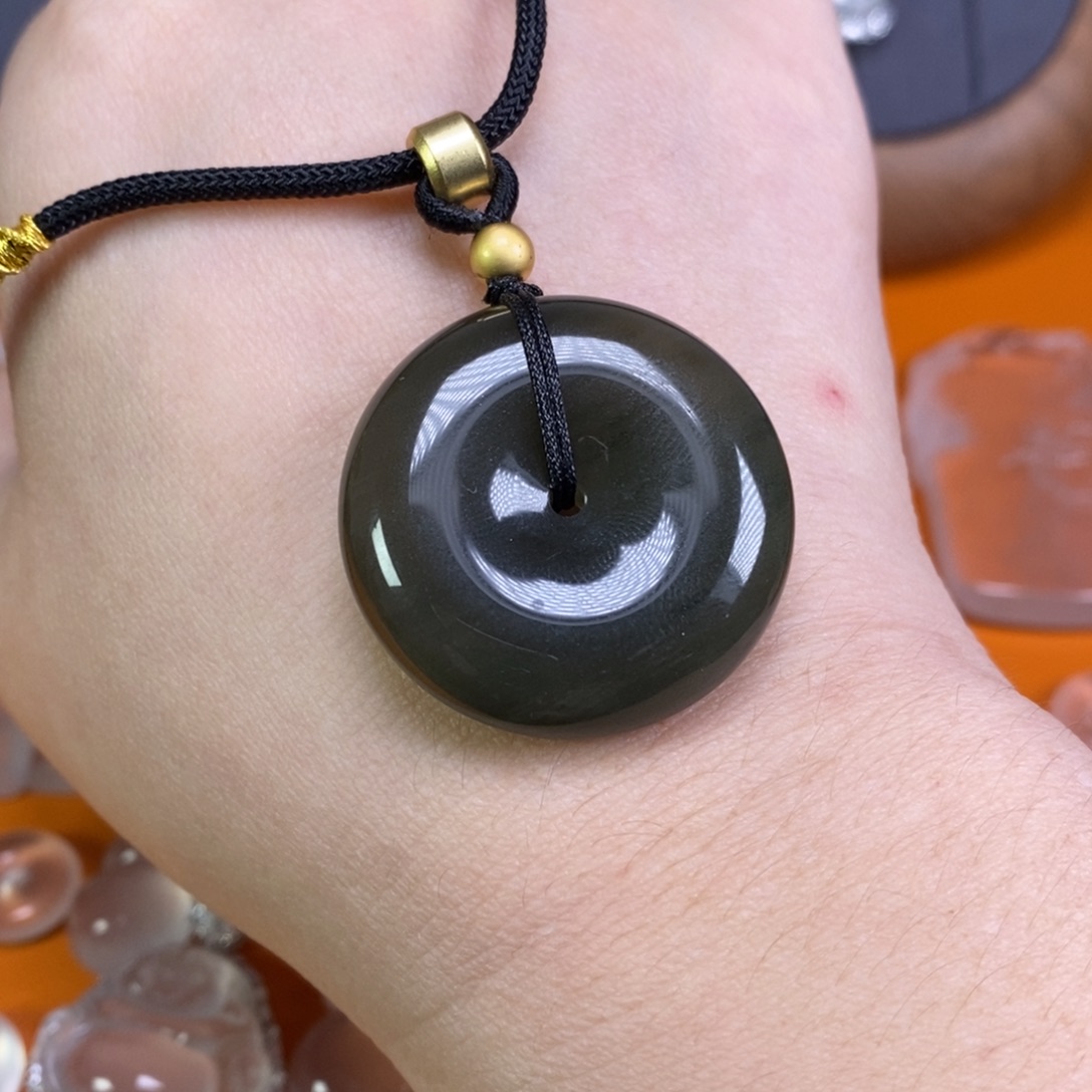 石英质玉未镶嵌颈饰