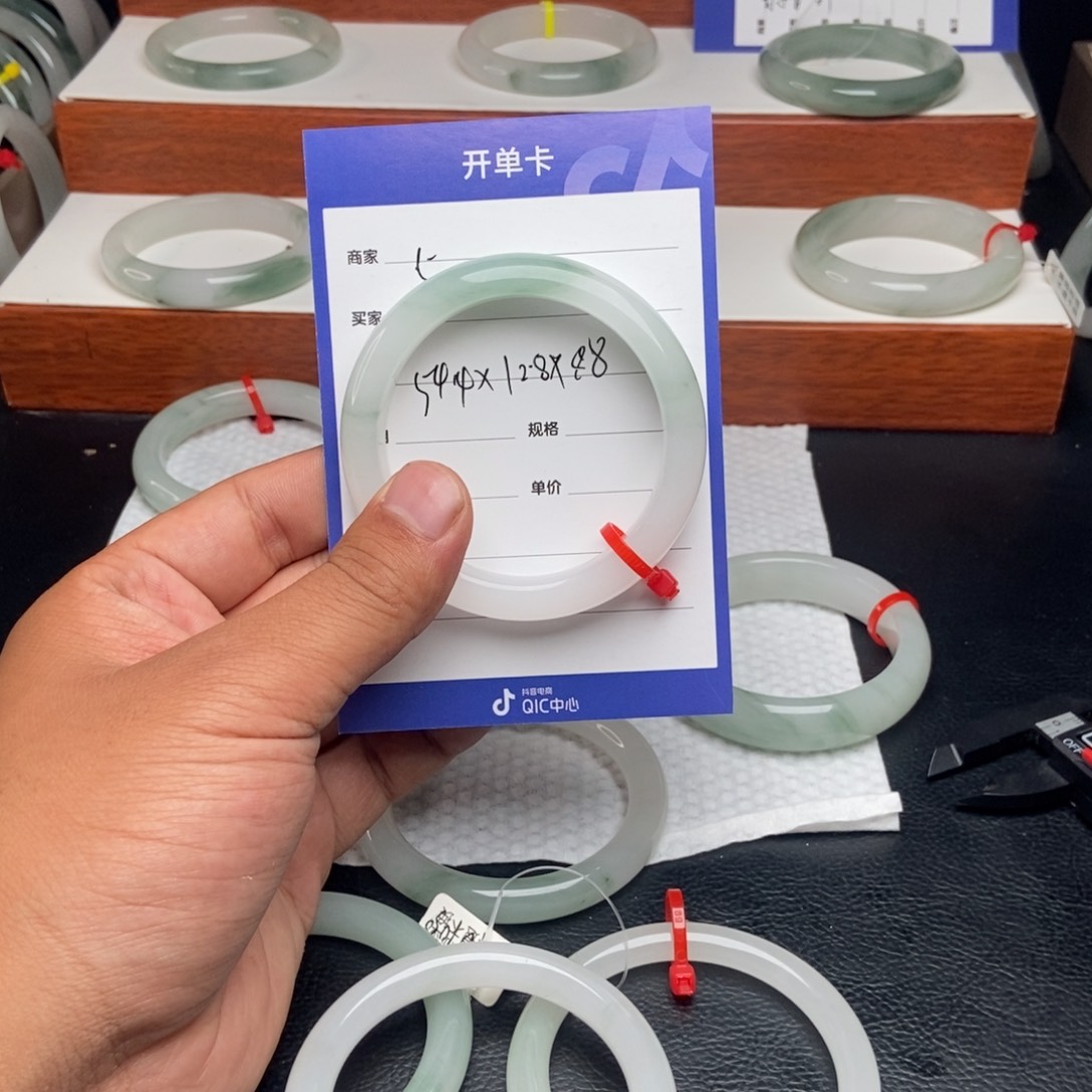 石英质玉手镯未镶嵌仙****九5