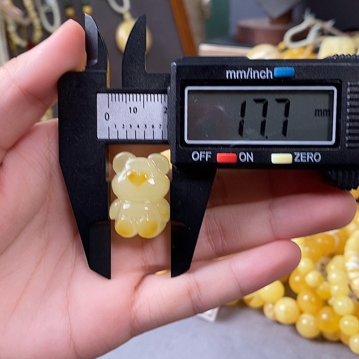 琥珀未镶嵌裸石小熊