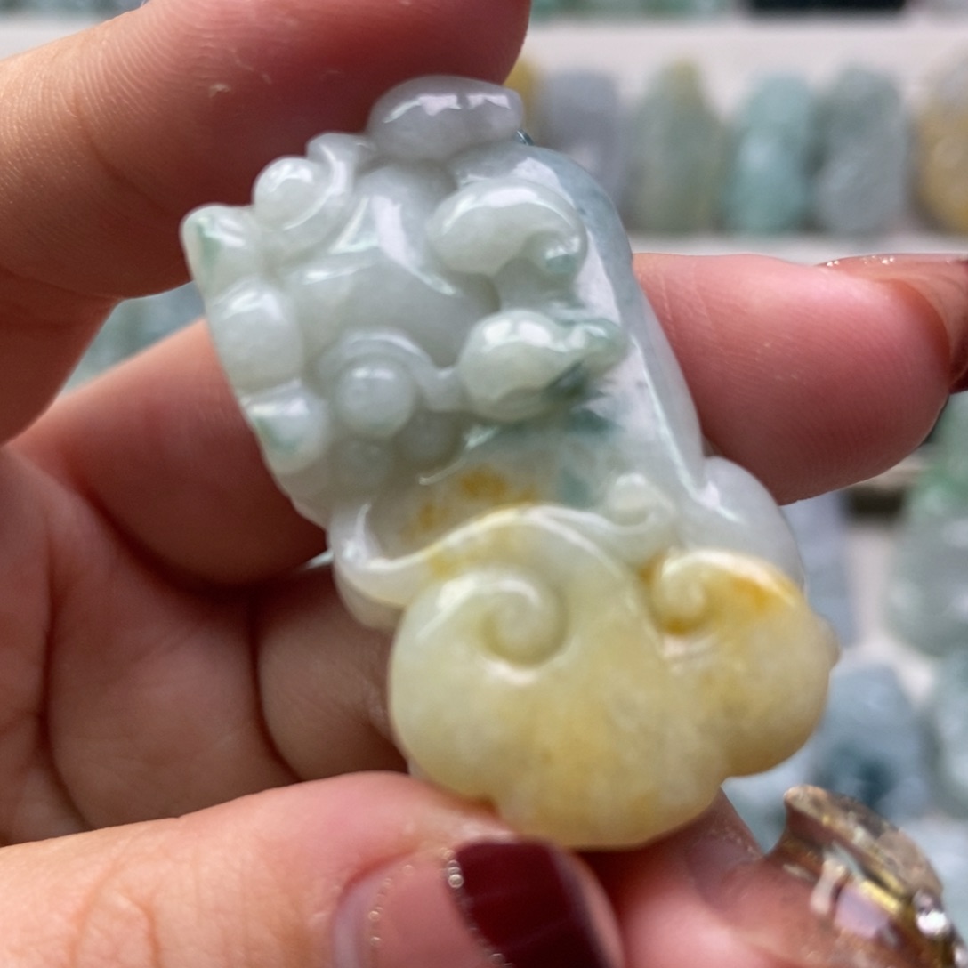 翡翠吊坠(赠链)未镶嵌