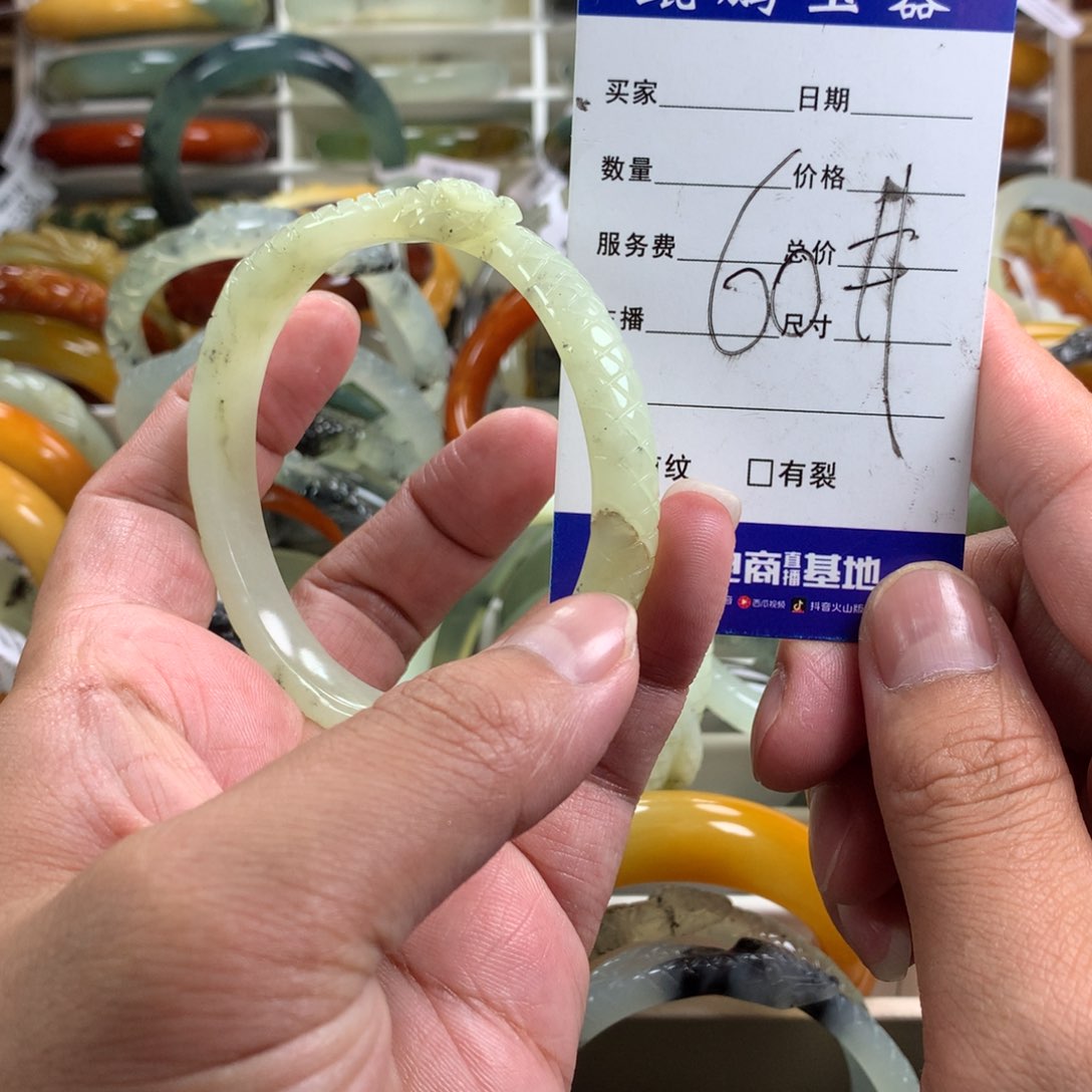 蛇纹石玉手镯未镶嵌