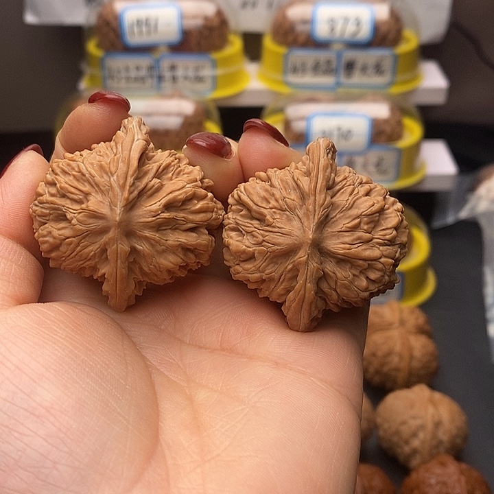 文玩核桃把件漩**涌四座楼