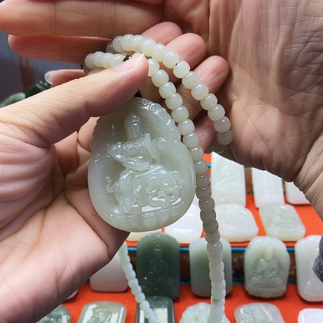 燕***6和田玉未镶嵌颈饰