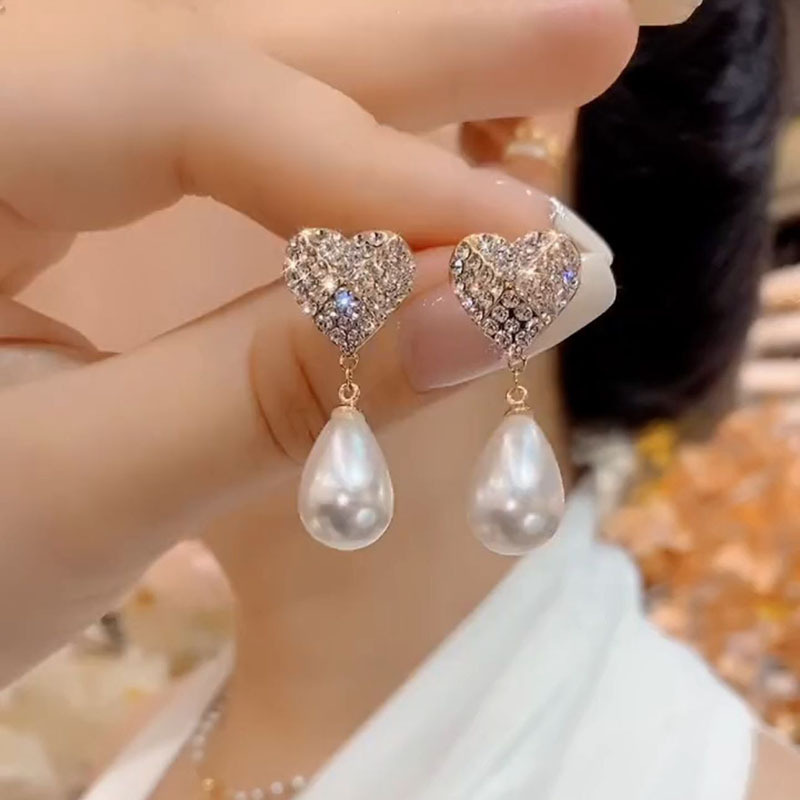 铜合金仿珍珠耳饰 小众轻奢新款精致气质爱心水滴珠珠耳钉