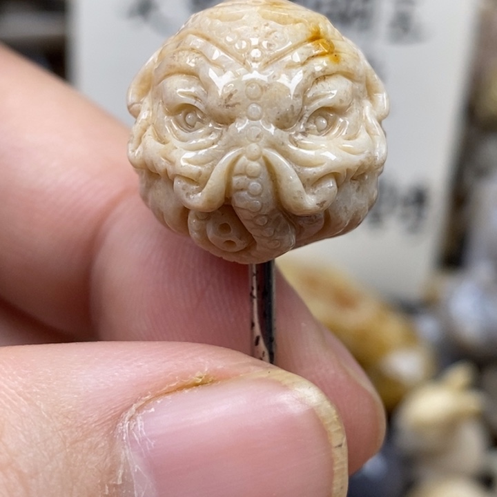 硅化珊瑚（珊瑚玉）未镶嵌颈饰