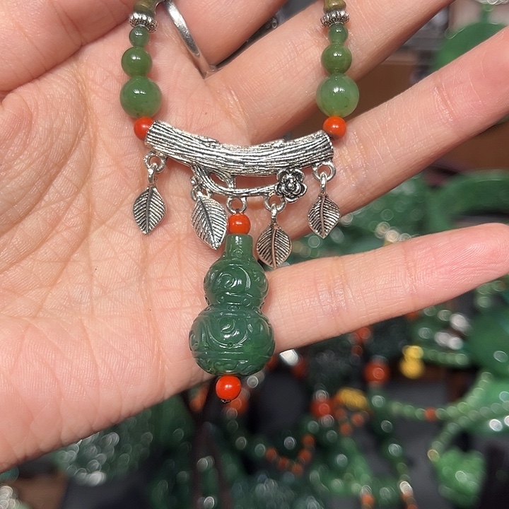 颈饰未镶嵌和田玉（糖玉）