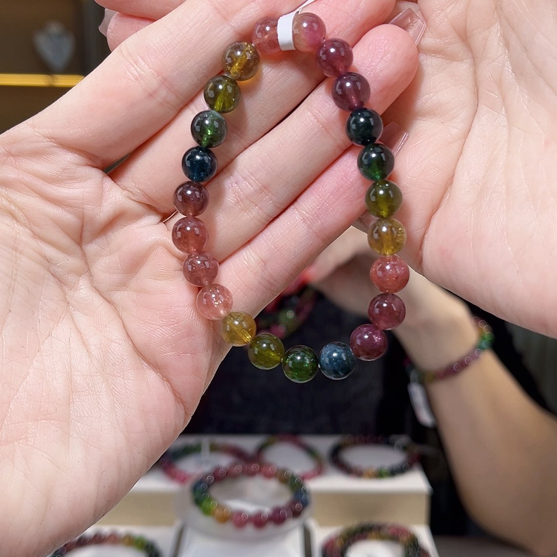 碧玺多样性发一碧玺未镶嵌张**吖