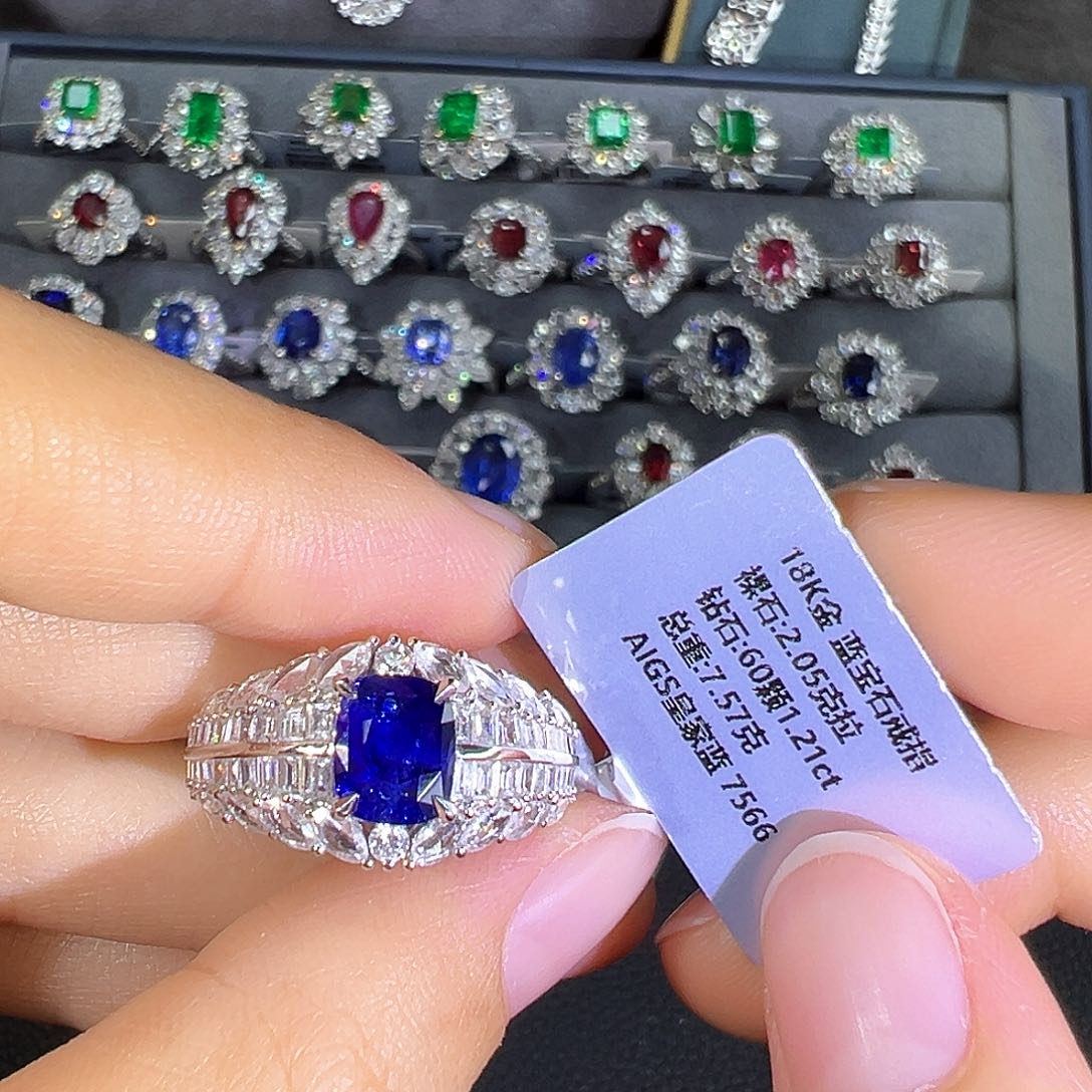 蓝宝石戒指18K金镶嵌