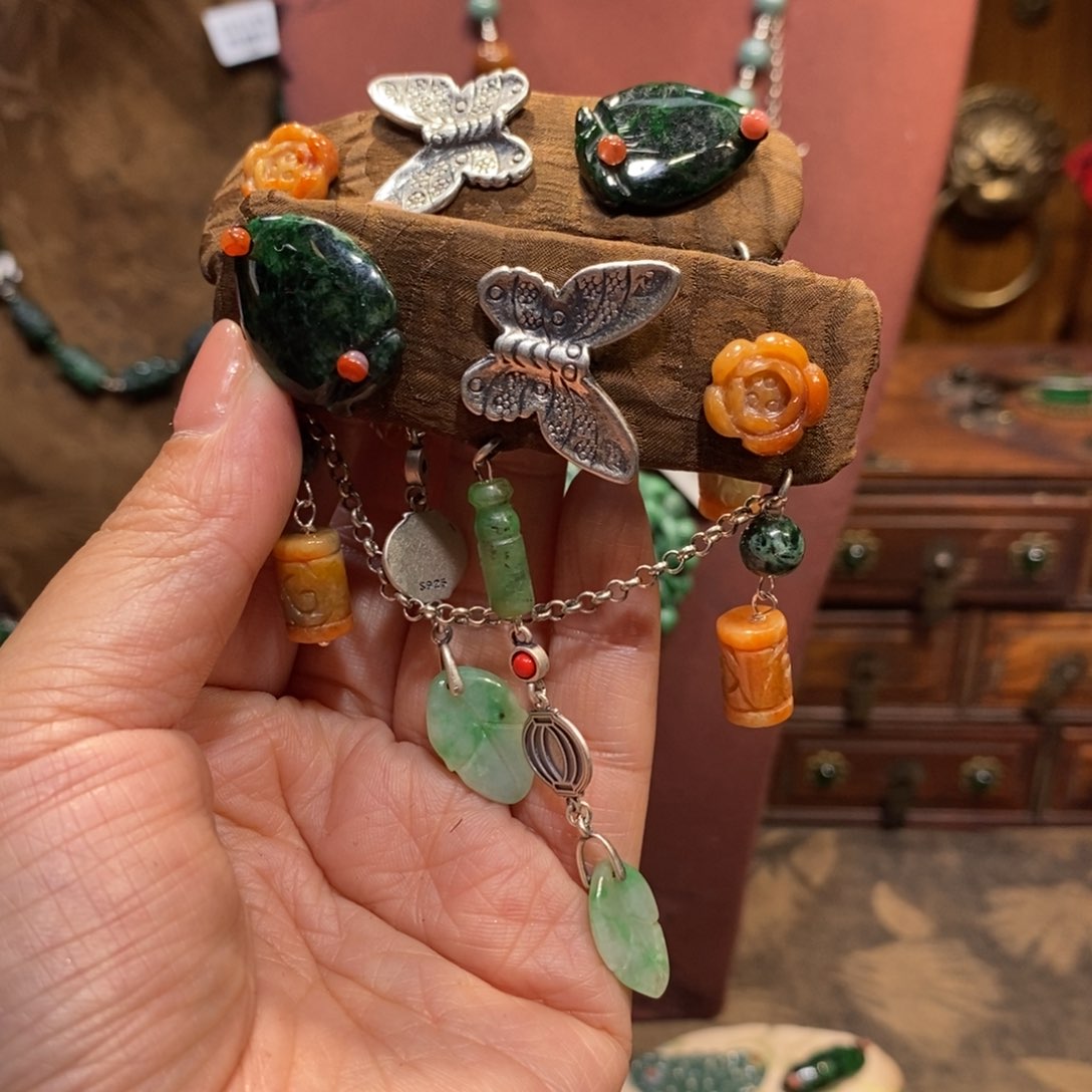 翡翠吊坠(赠链)未镶嵌