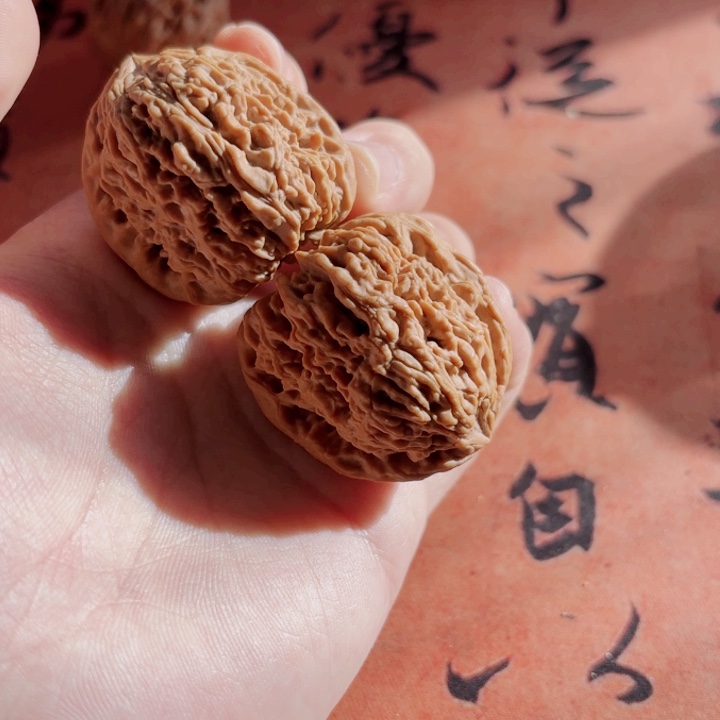 文玩核桃吊坠7**！ 37拉丝凹底南疆石