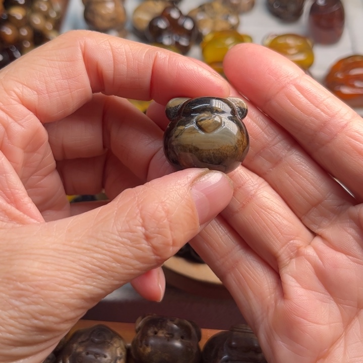 琥珀未镶嵌颈饰跟珀