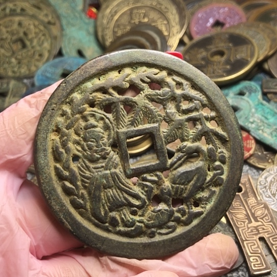 卡***卡铜现代仿制工艺品花钱
