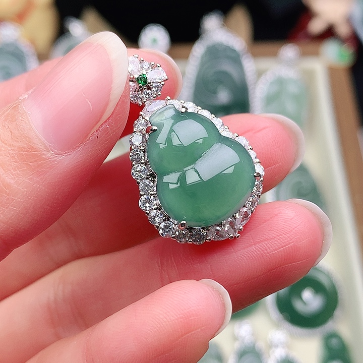 颈饰未镶嵌翡翠吊坠