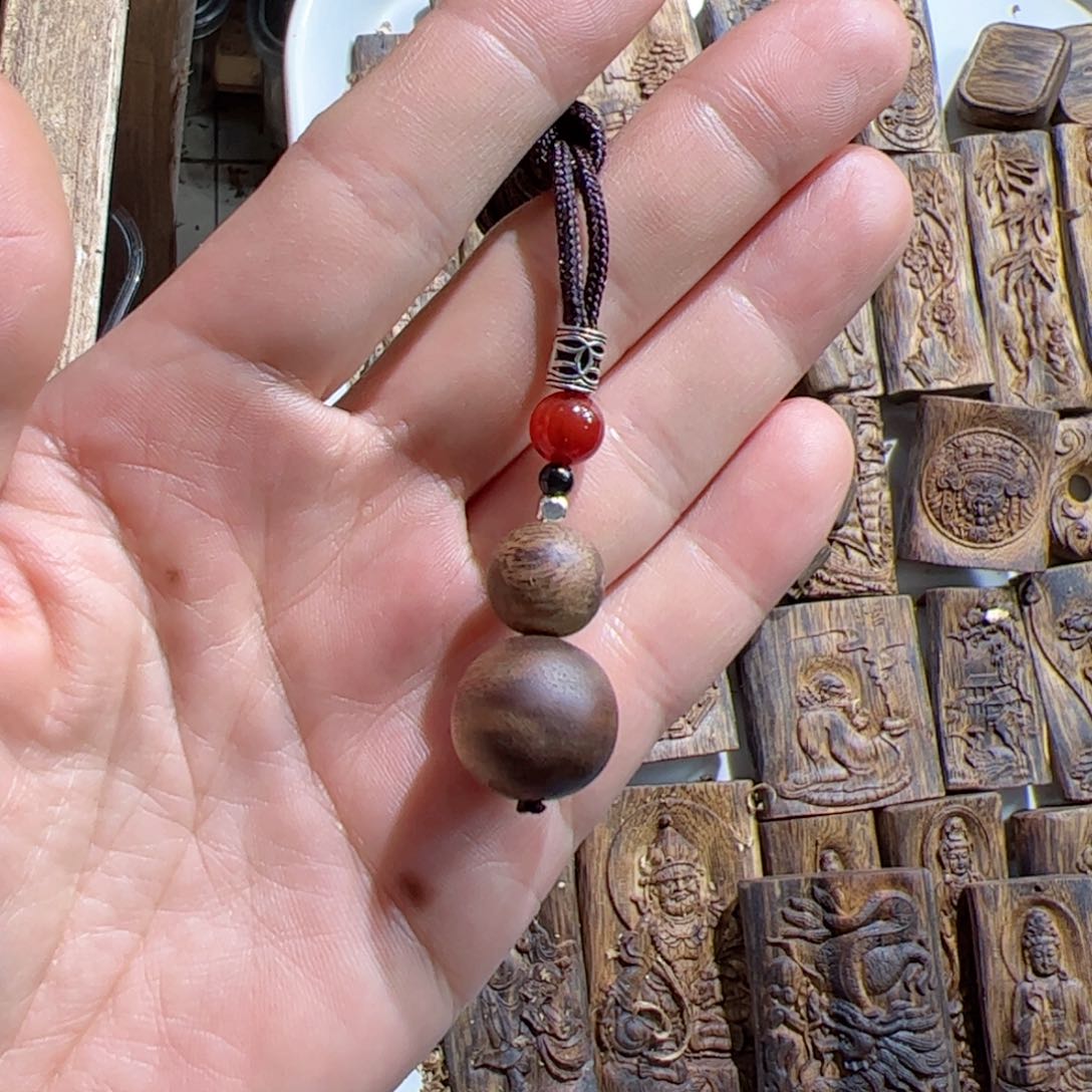 沉香吊坠白棋吊坠