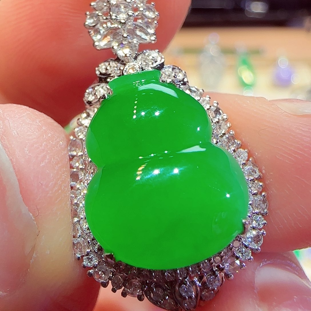 翡翠吊坠(不含链)18K金镶嵌葫芦