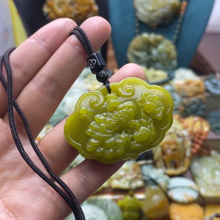 蛇纹石玉合金颈饰