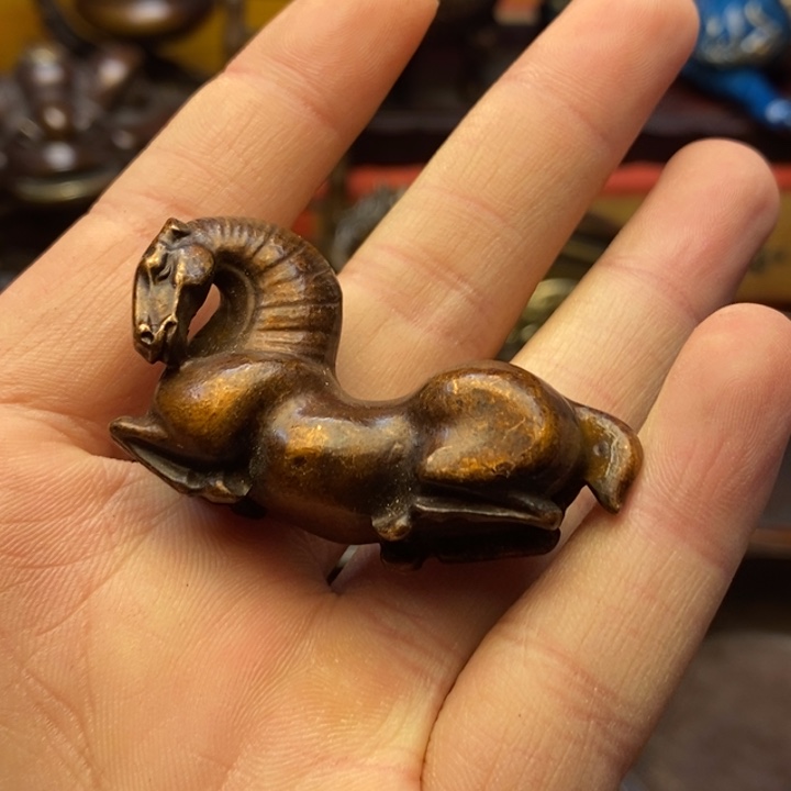 铜器摆件做工精良