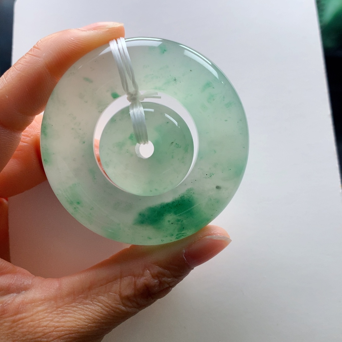 世***关石英质玉未镶嵌颈饰