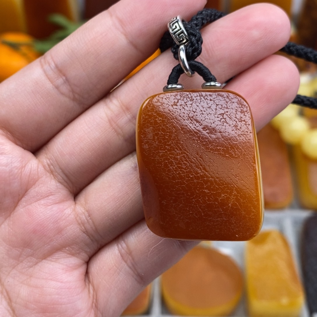 琥珀吊坠(赠链)未镶嵌