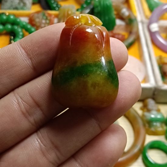 翡翠颈饰未镶嵌翡翠