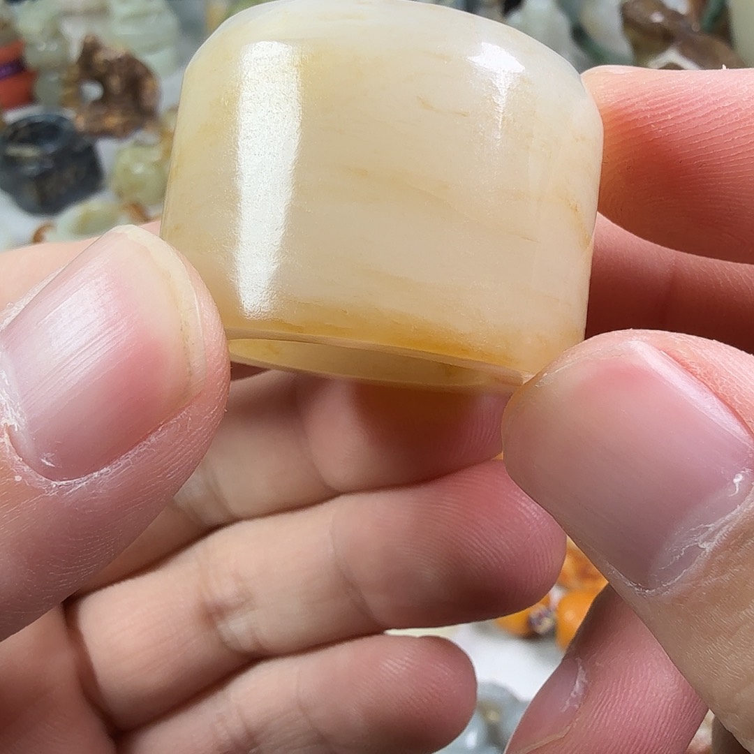依***水和田玉（糖玉）未镶嵌挂件